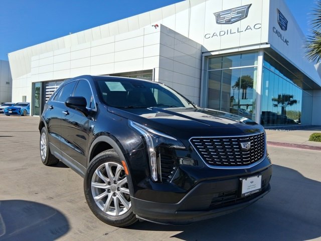 Used 2023 Cadillac XT4 Luxury w/ Cold Weather Package image 1