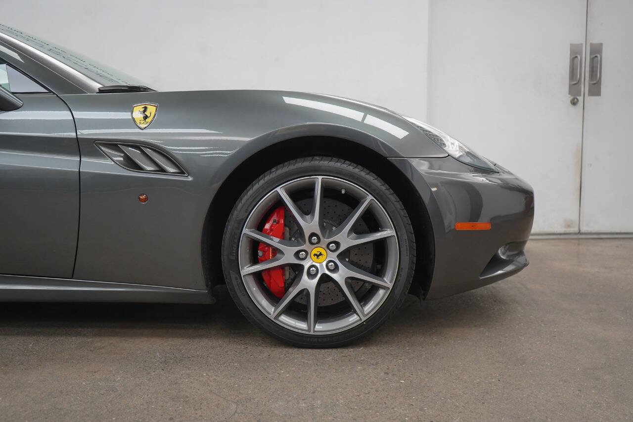 Used 2011 Ferrari California Base 2dr Convertible image 21