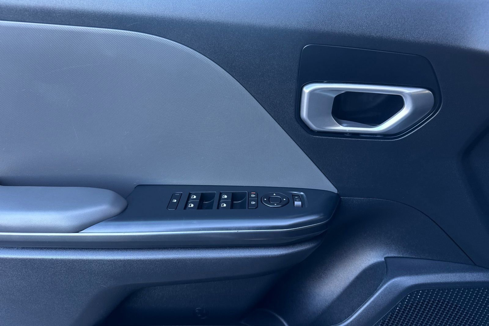 Used 2025 Kia K4 LXS image 8