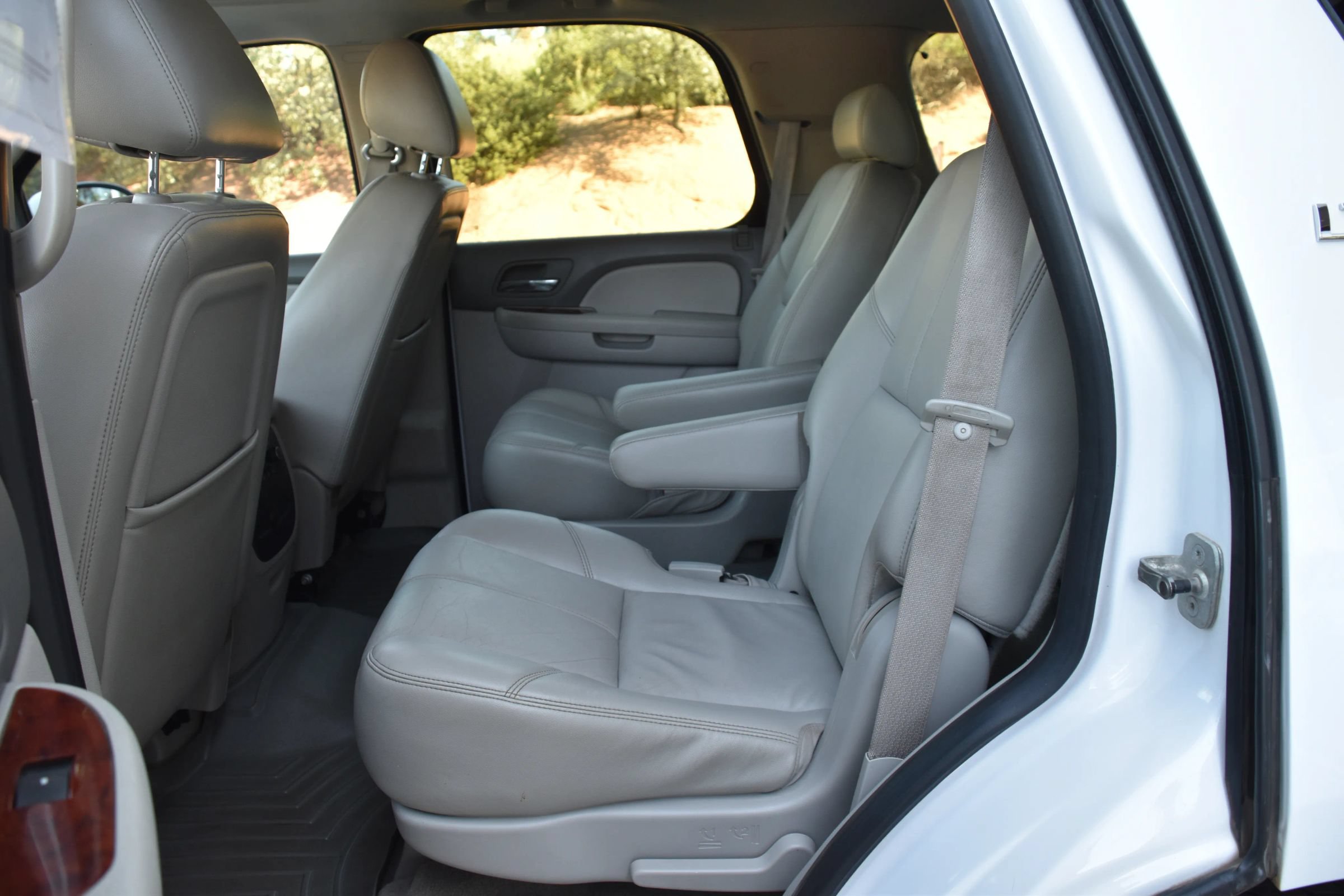 Used 2010 Chevrolet Tahoe LT w/ Luxury Package AWD/4WD image 21