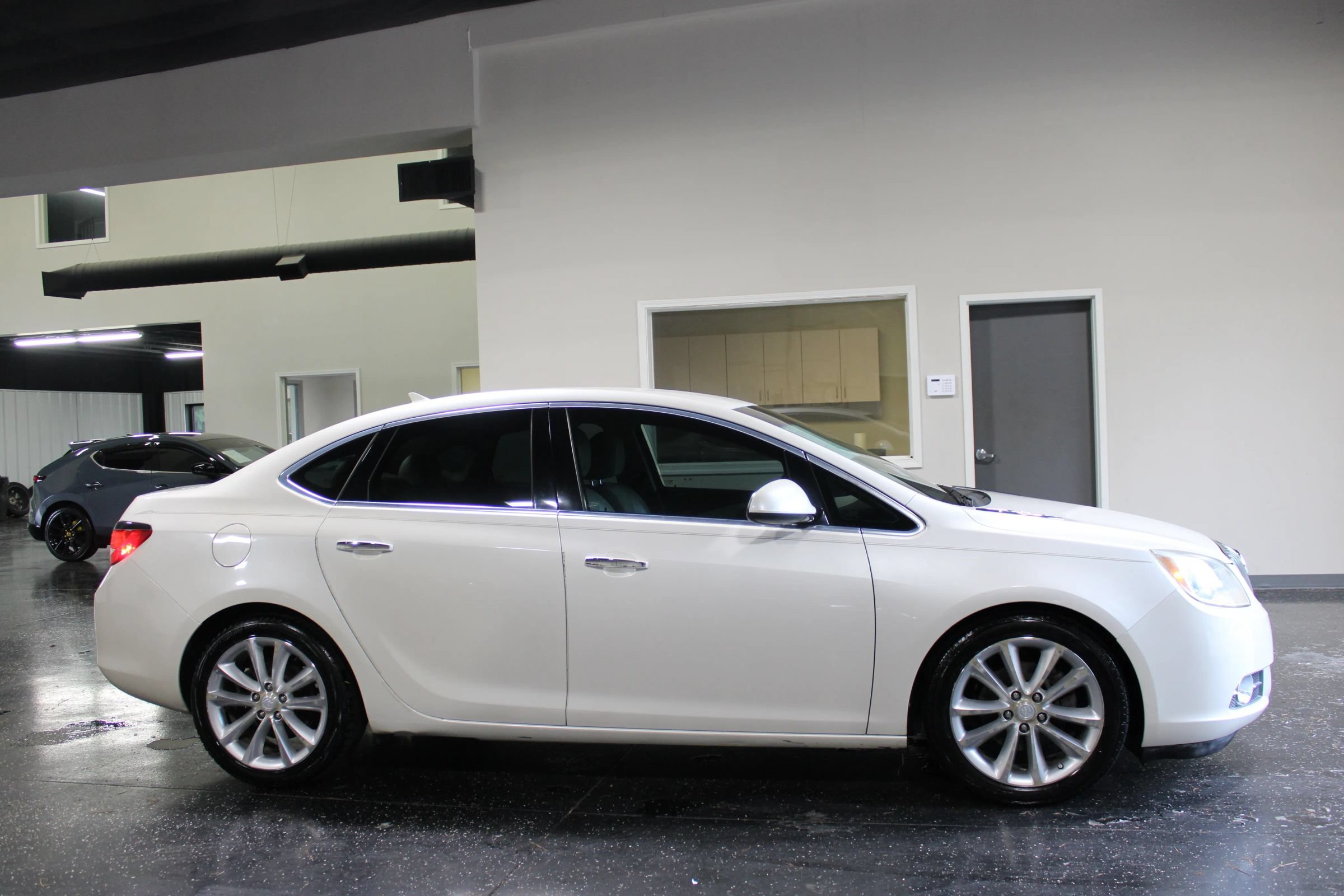 Used 2012 Buick Verano FWD image 2