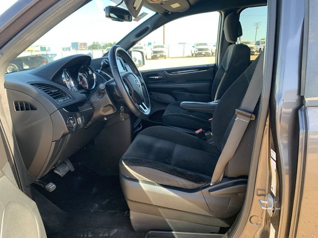 Used 2018 Dodge Grand Caravan SE FWD image 17