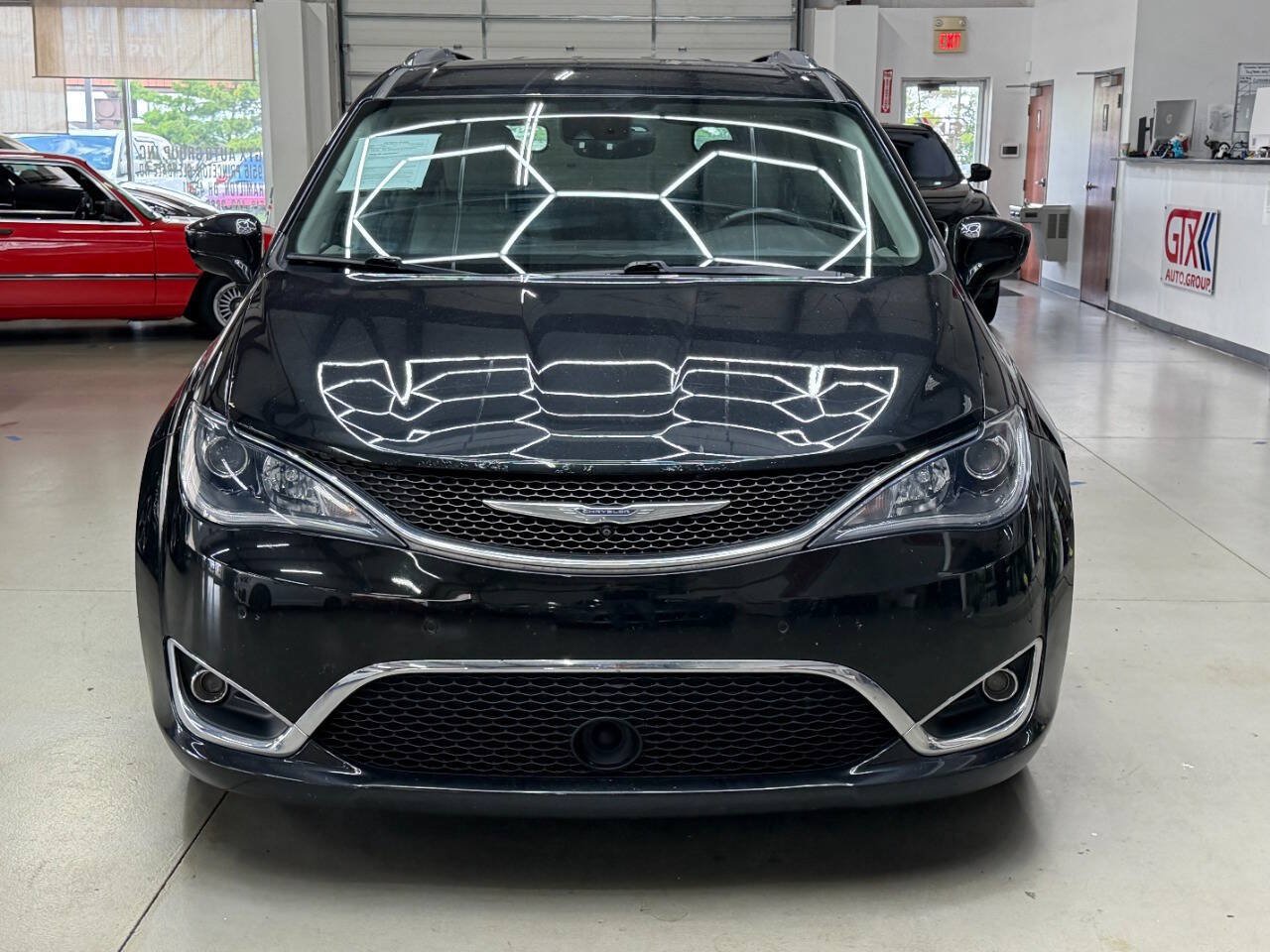 Used 2017 Chrysler Pacifica Touring-L Plus w/ Advanced Safetytec Group FWD image 6
