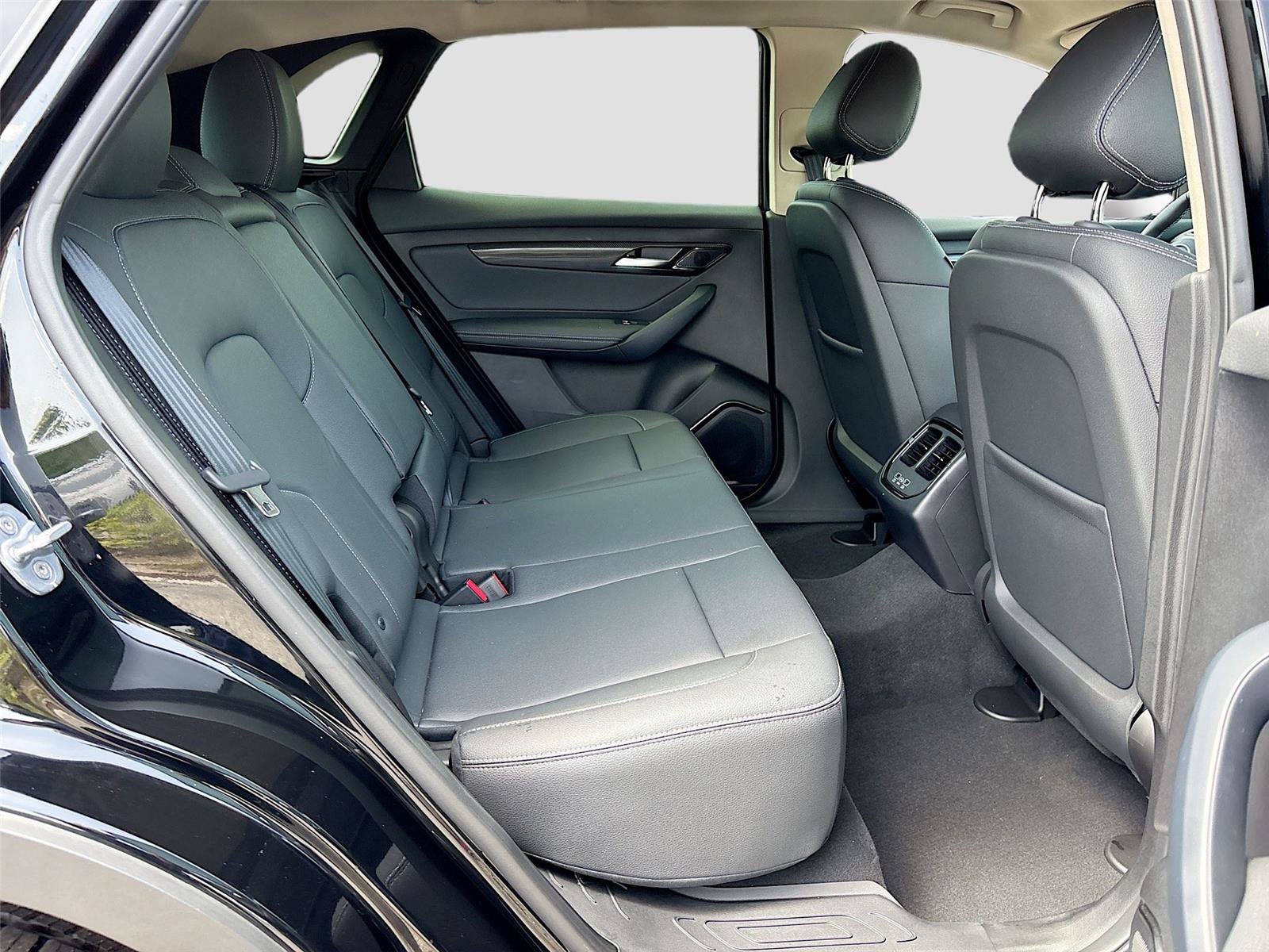 New 2025 VinFast VF 8 Eco AWD/4WD image 26