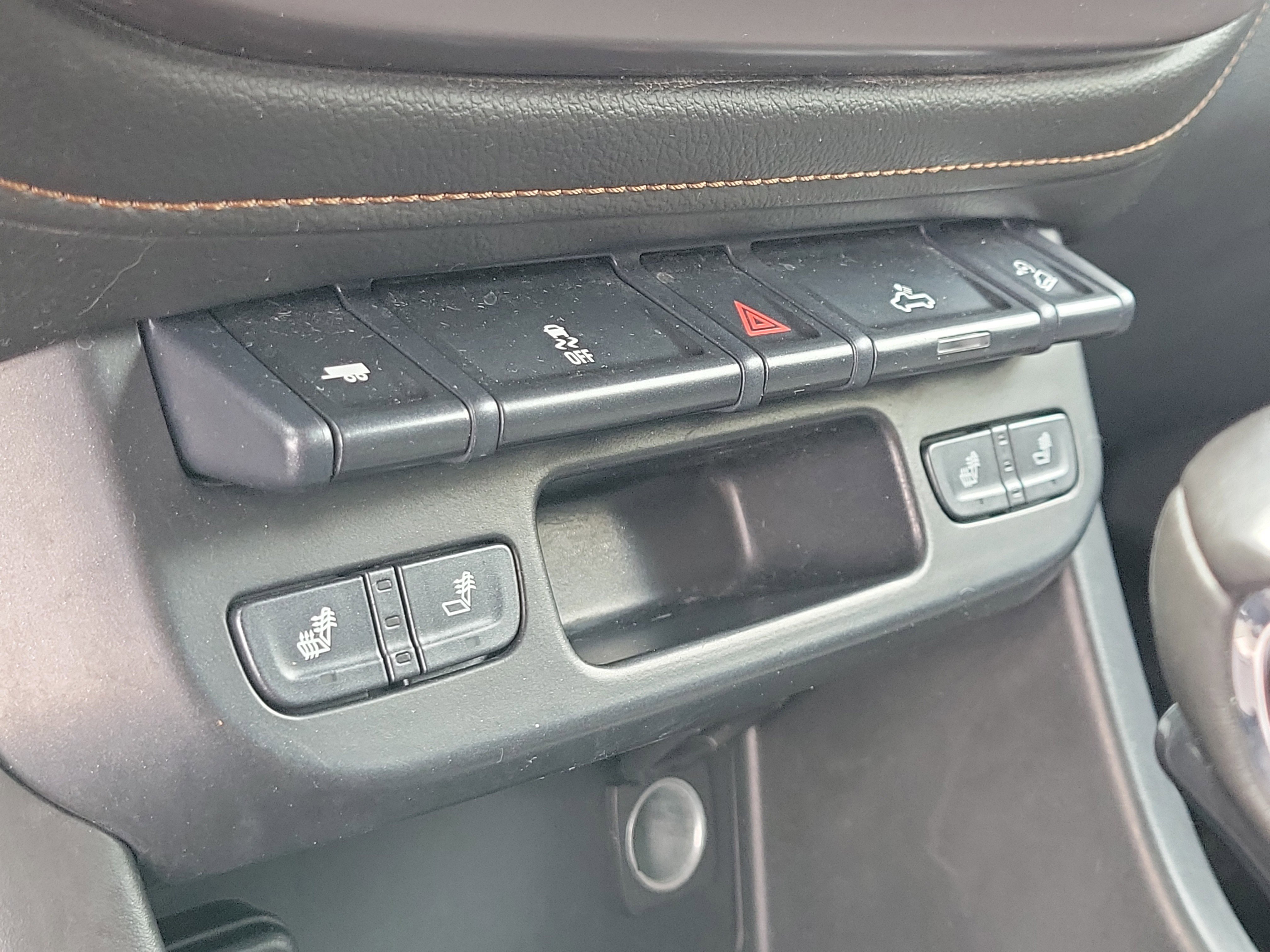 Used 2022 GMC Canyon AT4 image 30