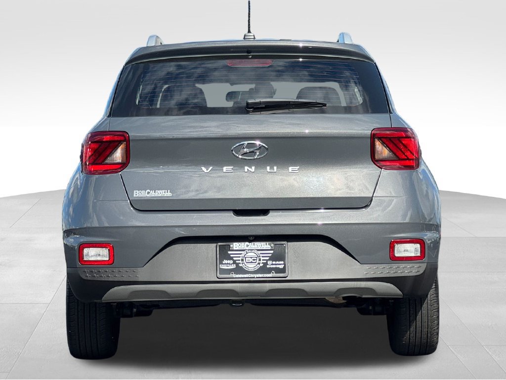 Used 2025 Hyundai Venue SEL FWD image 6