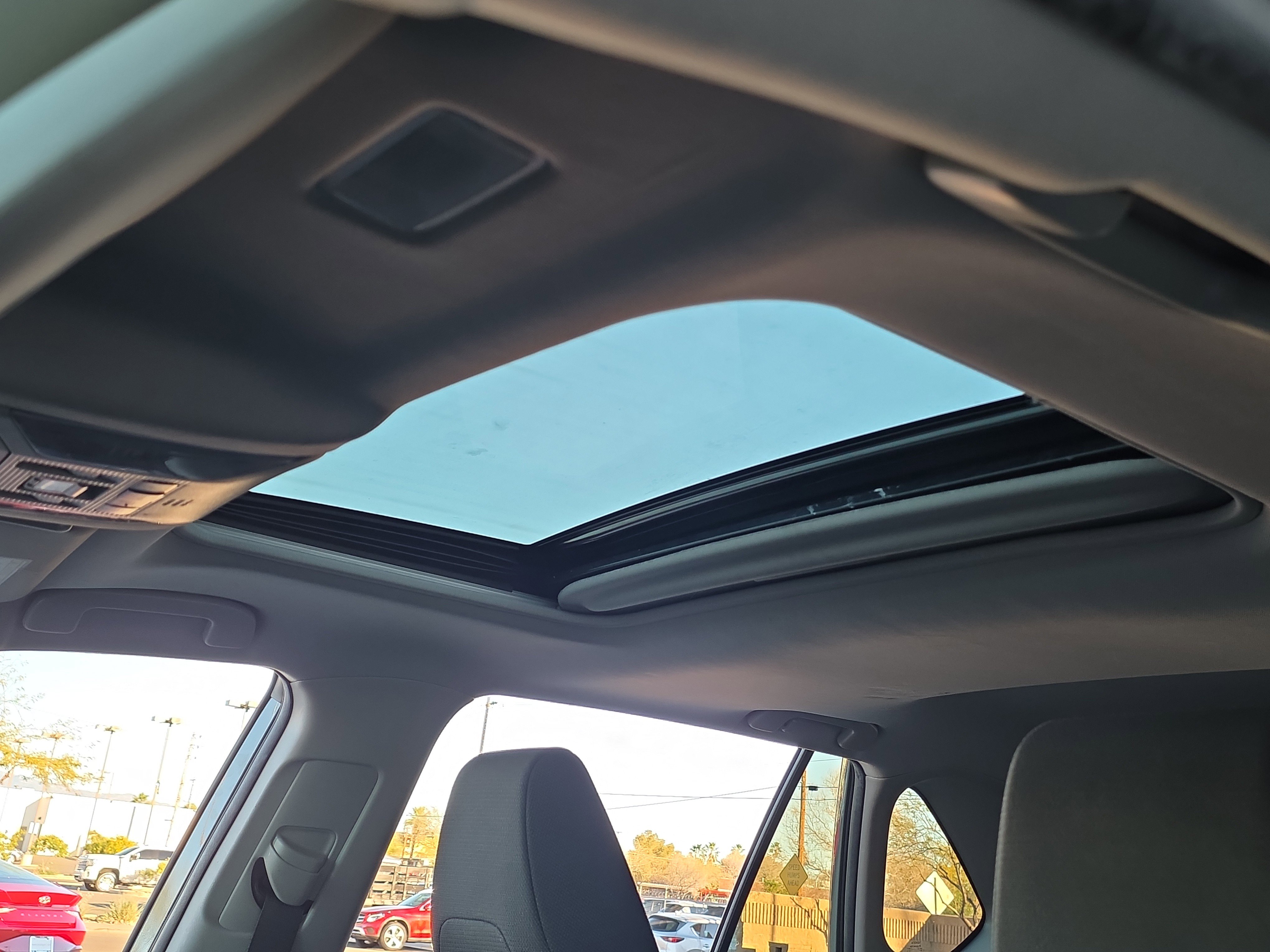 Used 2021 Toyota RAV4 XLE w/ Convenience Package image 11