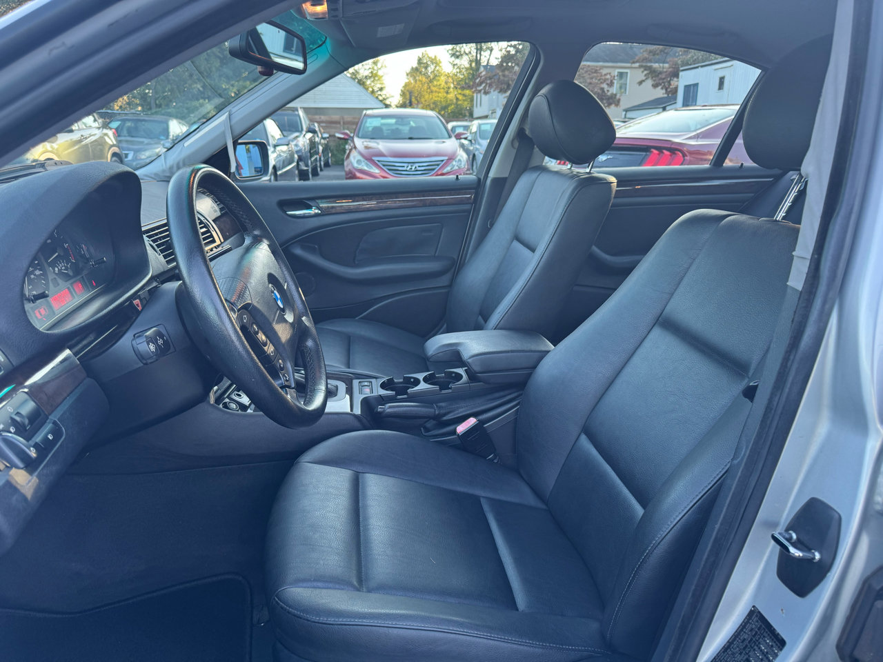 Used 2002 BMW 325i Sedan image 11