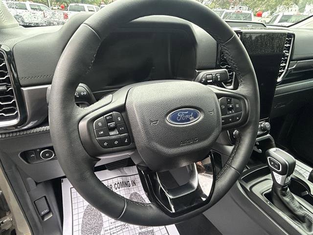 Used 2025 Ford Ranger Lariat w/ FX4 Off-Road Package image 11