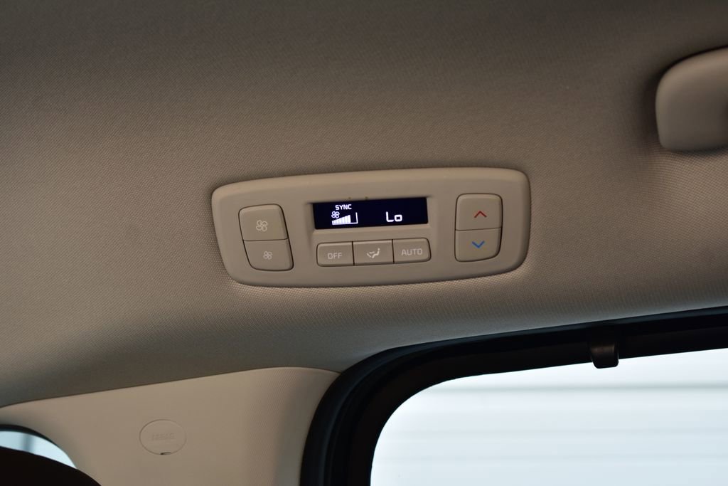 Used 2024 Kia Carnival EX FWD image 22