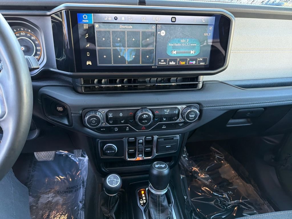 Used 2024 Jeep Wrangler Sahara image 22