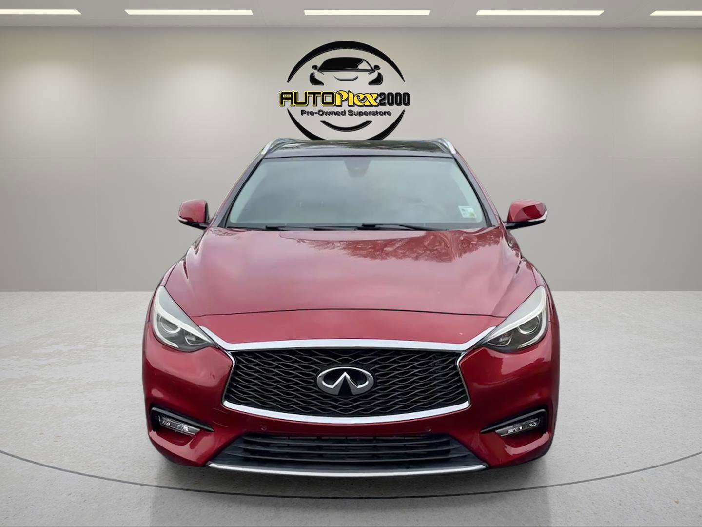 Used 2018 INFINITI QX30 Premium w/ Navigation Package image 2