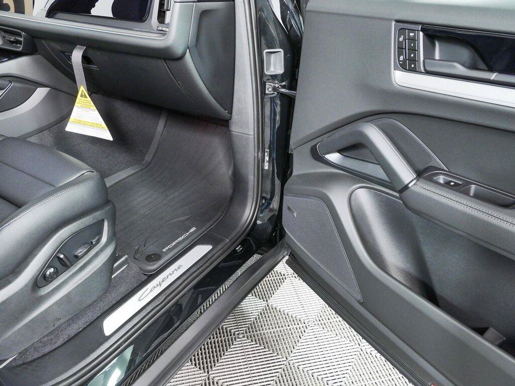 New 2026 Porsche Cayenne AWD/4WD image 27