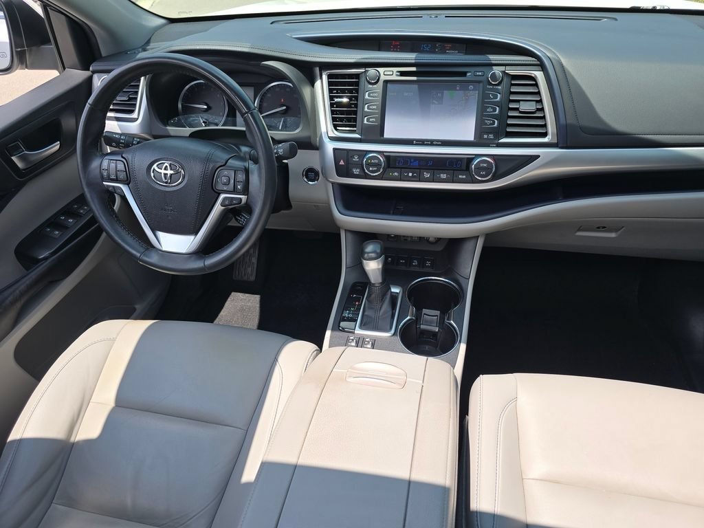 Used 2019 Toyota Highlander XLE AWD/4WD image 30