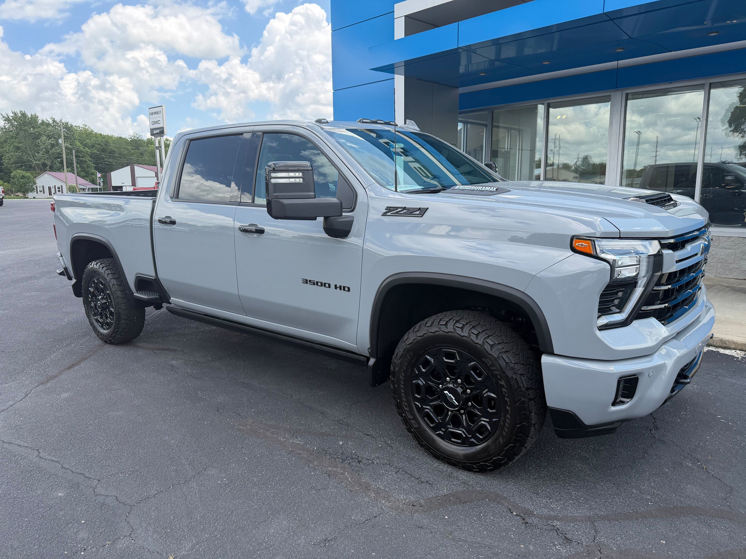Used 2024 Chevrolet Silverado 3500 LTZ w/ LTZ Plus Package AWD/4WD image 3