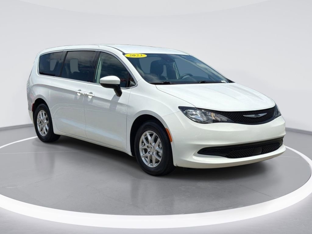 Used 2023 Chrysler Voyager LX FWD image 1