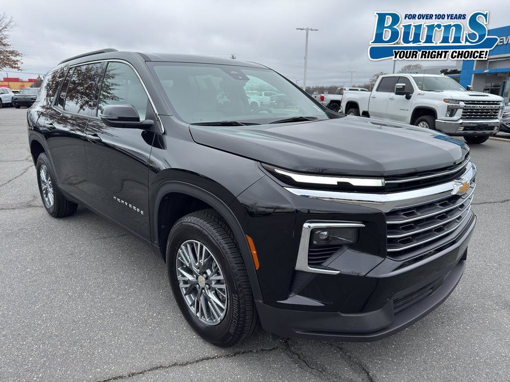Used 2025 Chevrolet Traverse LT