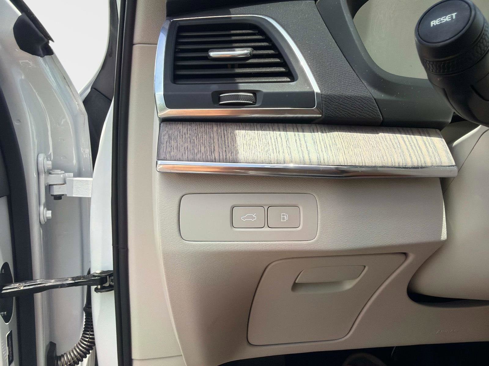 Certified 2024 Volvo XC90 T8 Core AWD/4WD image 29