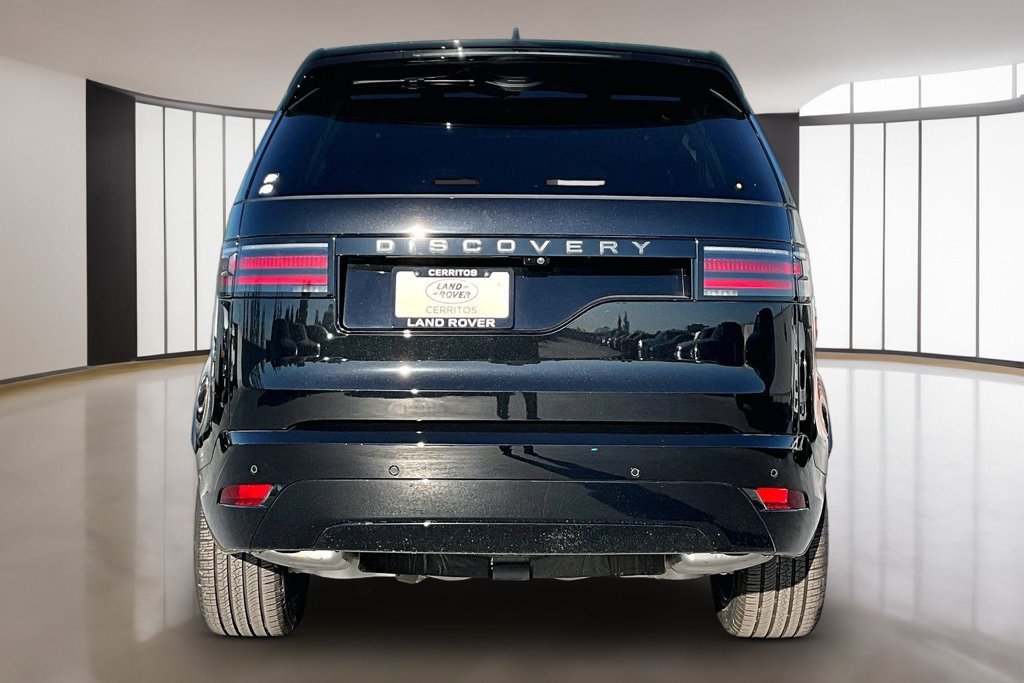 Certified 2025 Land Rover Discovery Dynamic SE AWD/4WD image 5