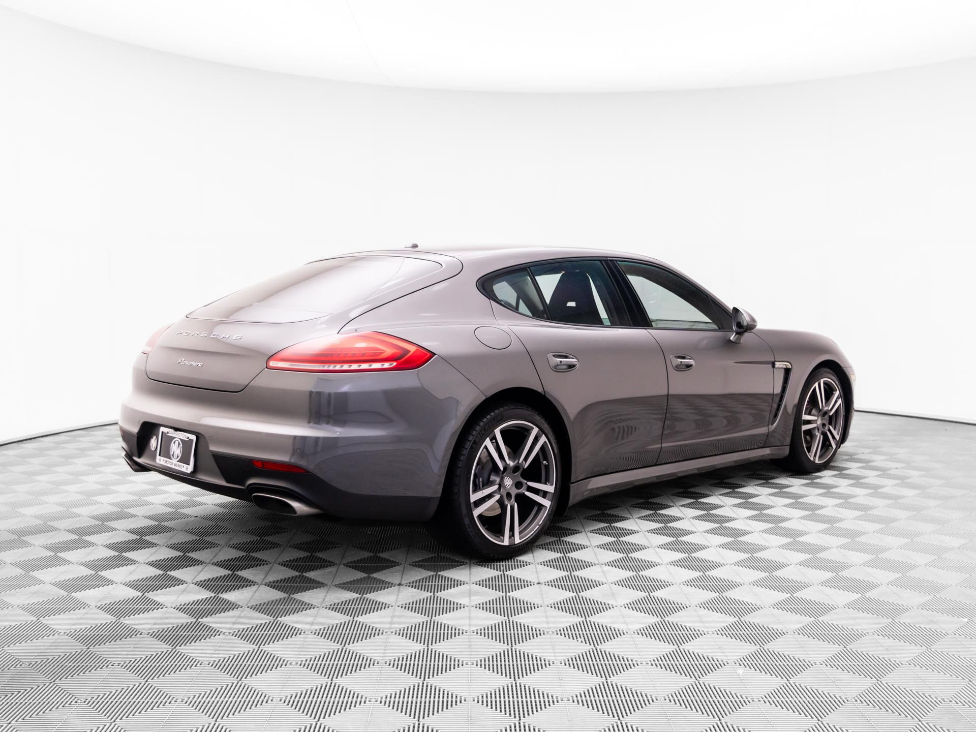 Used 2015 Porsche Panamera image 8