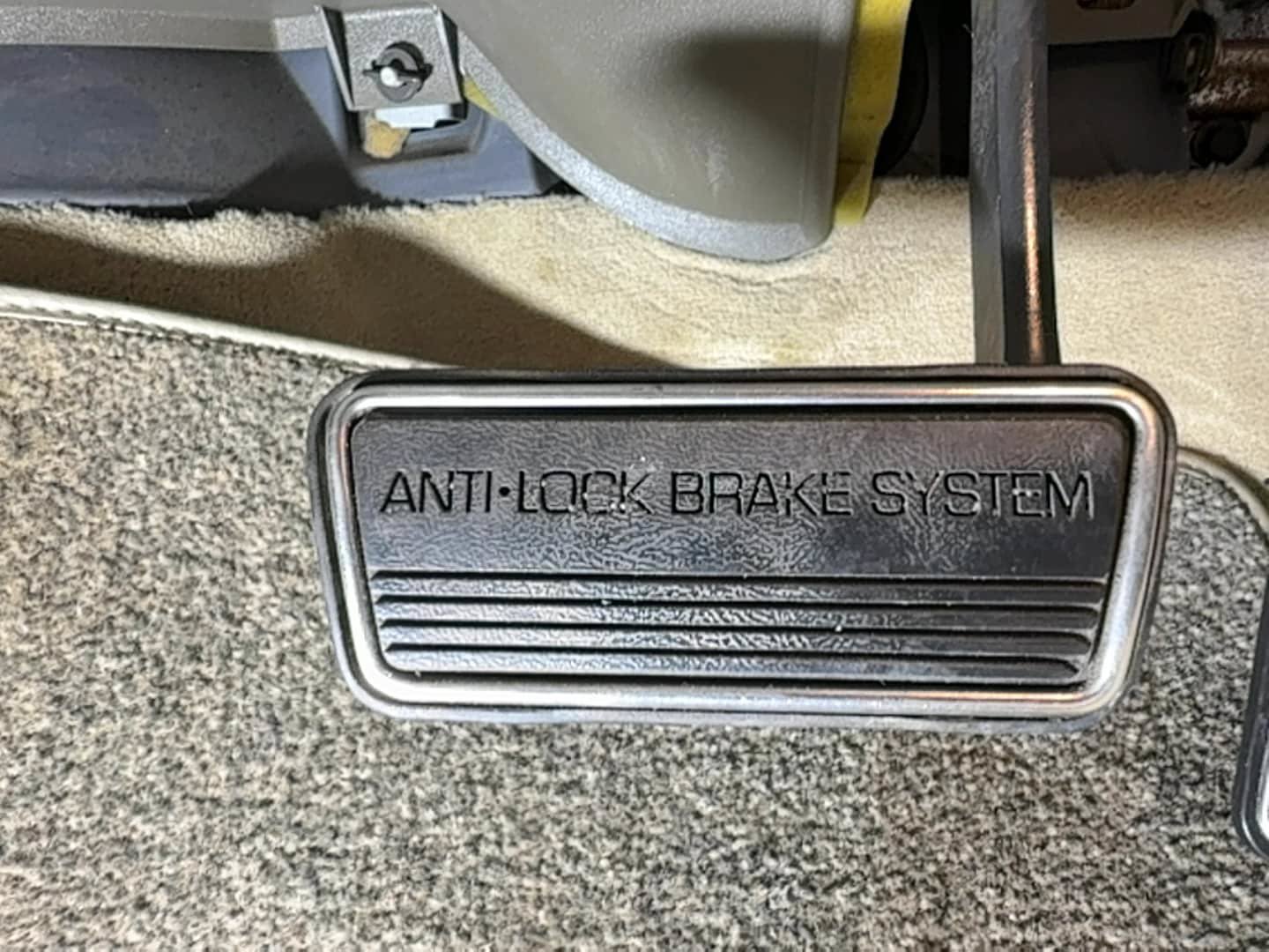 Used 1993 Cadillac Allante FWD image 29