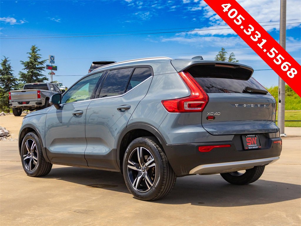 Used 2023 Volvo XC40 B5 Plus image 8