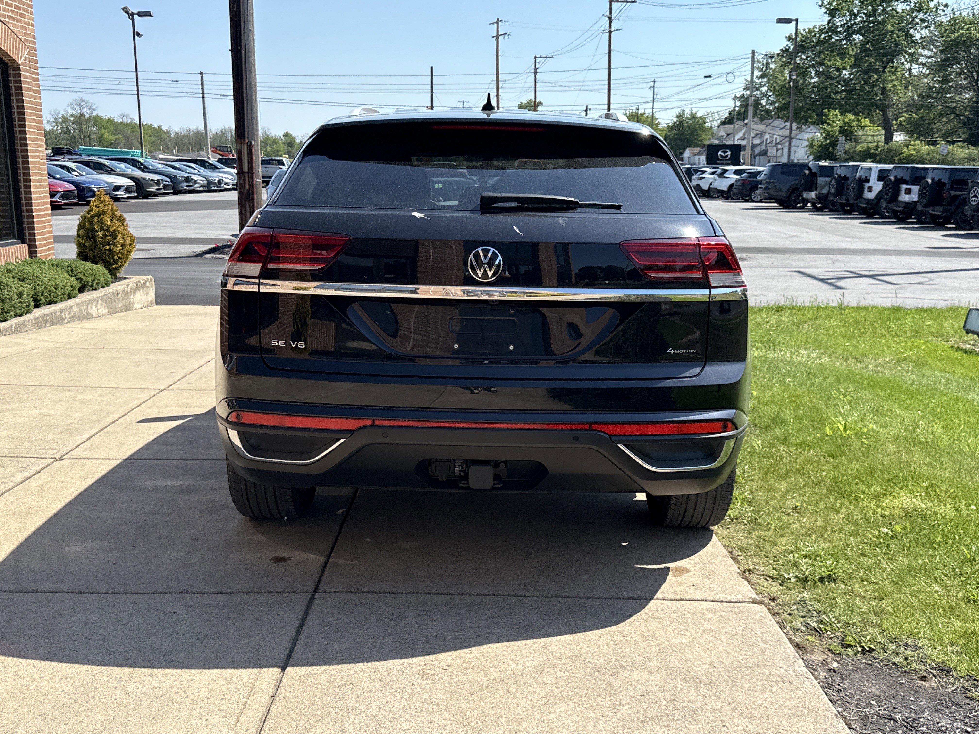 Used 2023 Volkswagen Atlas Cross Sport SE w/ Black Wheel Package AWD/4WD image 4