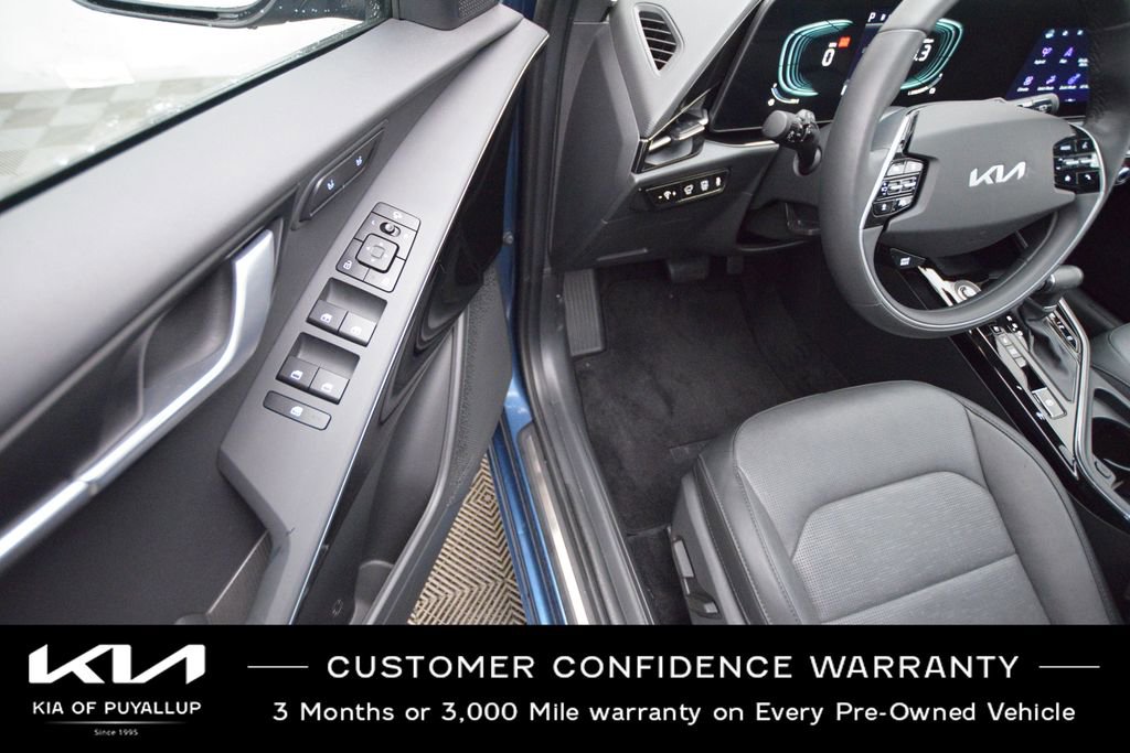 Certified 2024 Kia Niro SX image 27