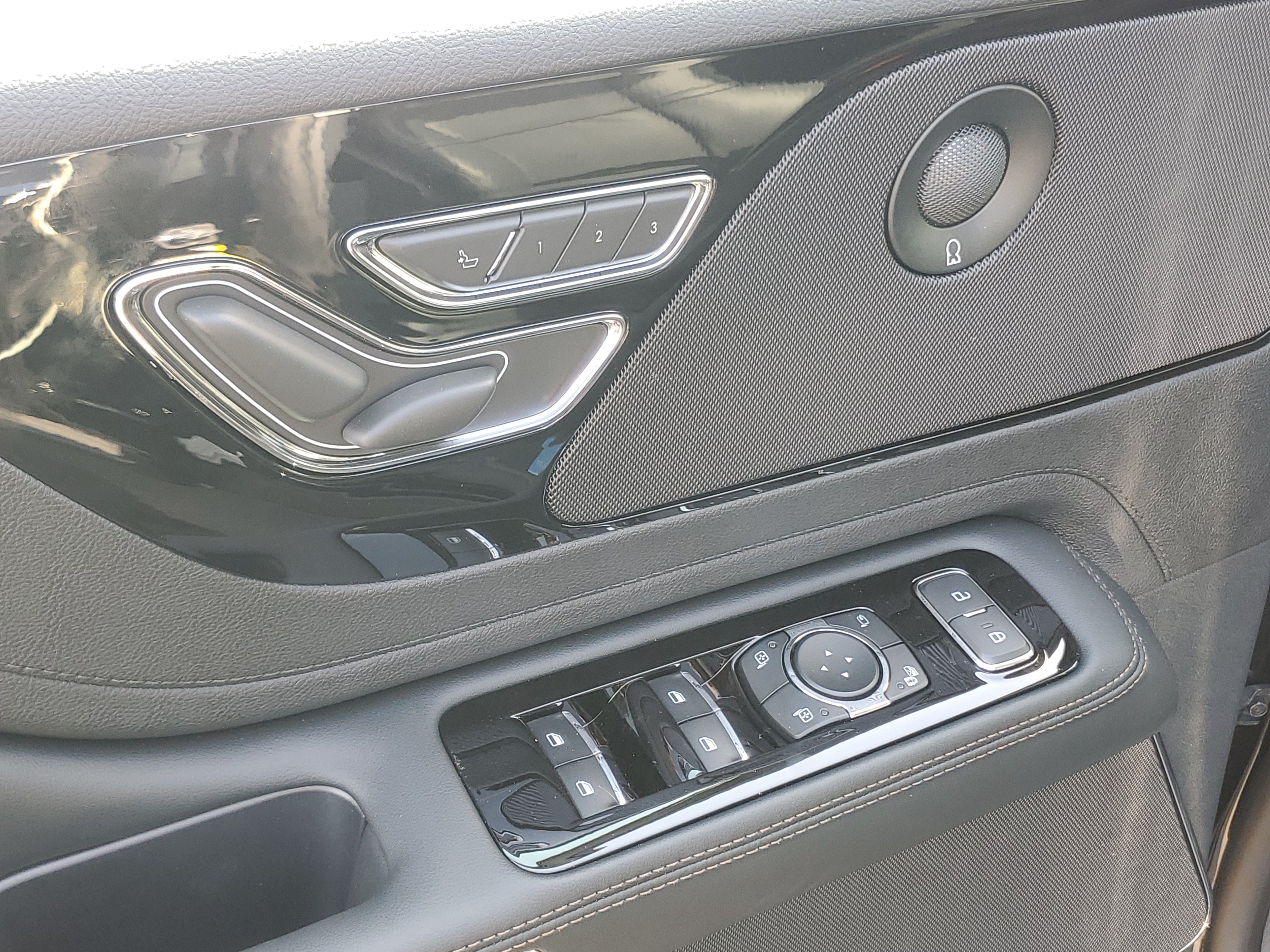 New 2027 Lincoln Aviator AWD image 9