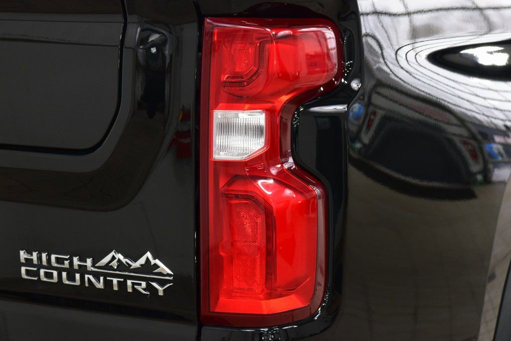 Used 2023 Chevrolet Silverado 2500 High Country w/ Z71 Off-Road Package image 19