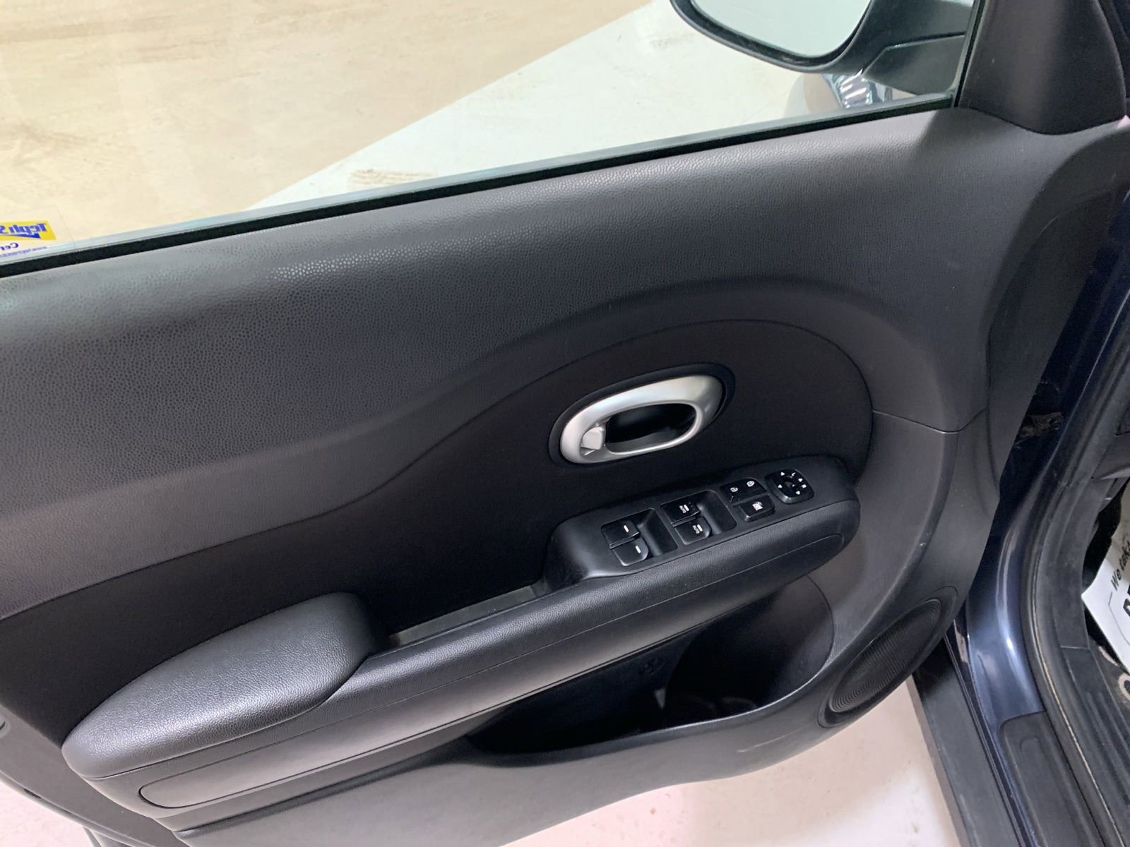 Used 2016 Kia Soul + image 9