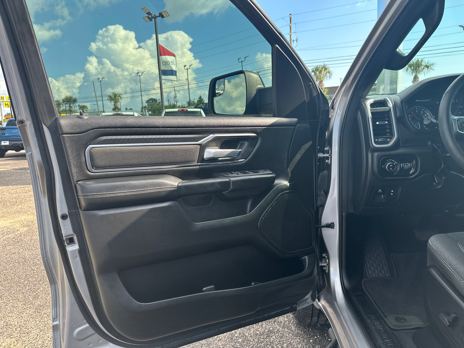 Used 2025 RAM 1500 Big Horn AWD/4WD image 10