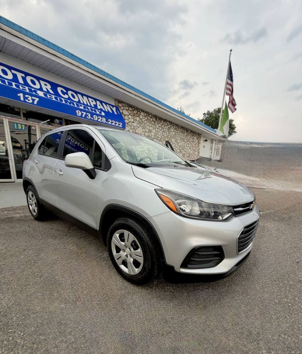 Used 2018 Chevrolet Trax LS FWD image 2
