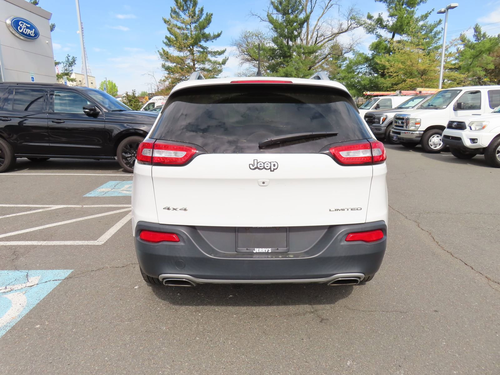 Used 2015 Jeep Cherokee Limited w/ Luxury Group image 5
