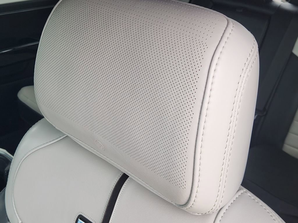 Used 2023 Ford F150 Lightning Platinum AWD/4WD image 24