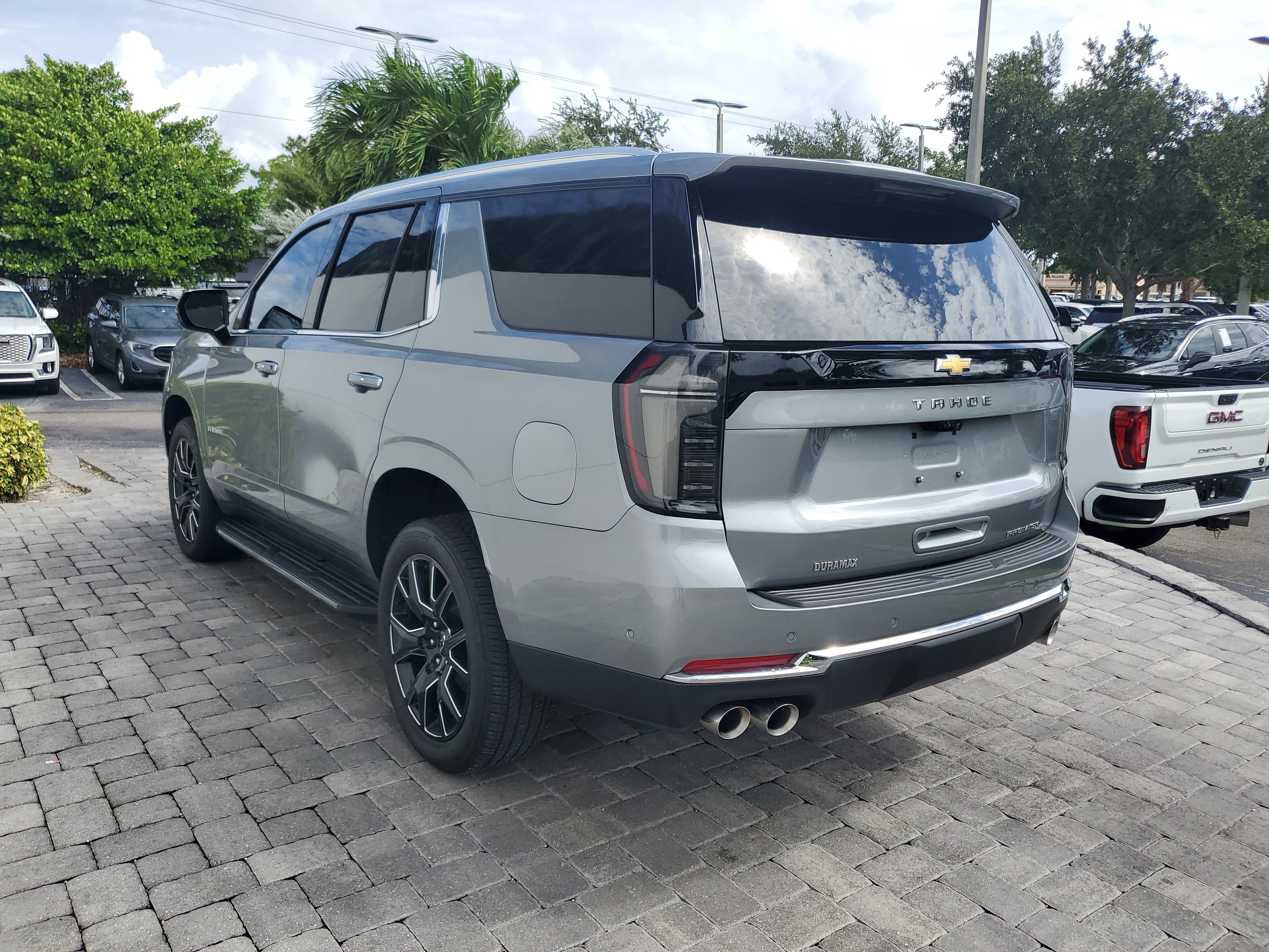 Used 2025 Chevrolet Tahoe Premier AWD/4WD image 4