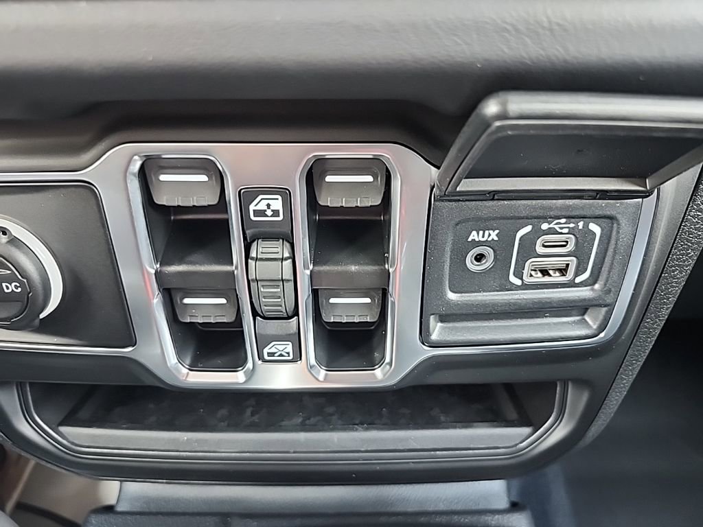 New 2025 Jeep Wrangler Sahara image 34