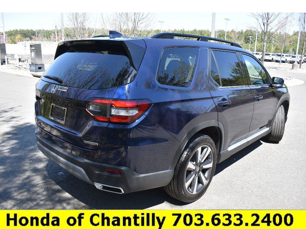 Used 2025 Honda Pilot Touring image 7