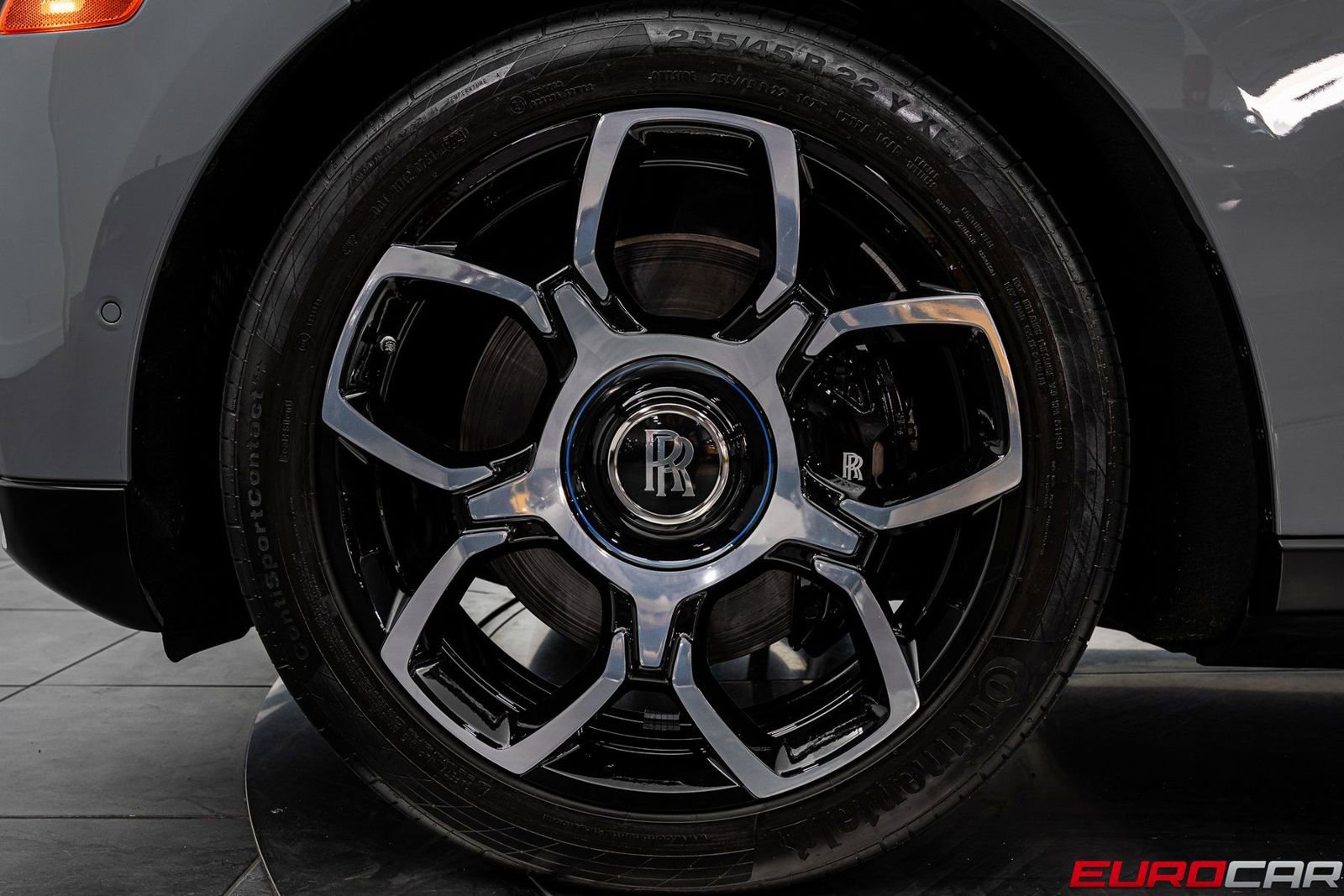 Used 2022 Rolls-Royce Cullinan Black Badge w/ Dark Exterior Package image 21