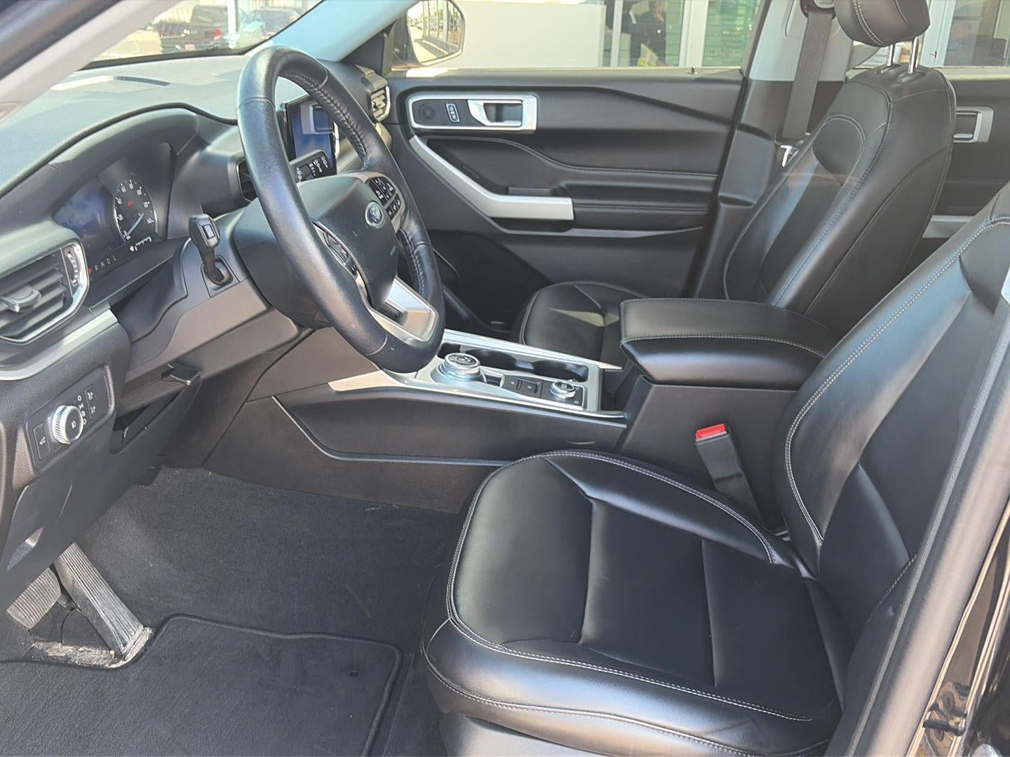 Used 2022 Ford Explorer XLT w/ Equipment Group 202A AWD/4WD image 13