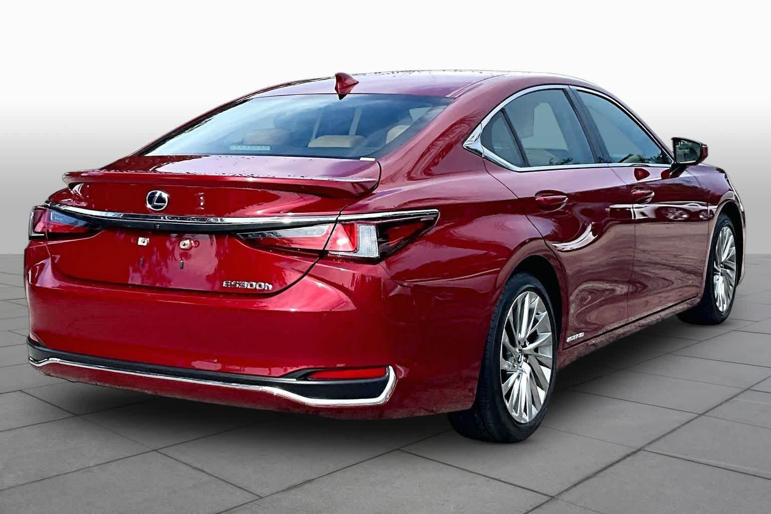Used 2019 Lexus ES 300h Ultra Luxury w/ Accessory Package 2 FWD image 13