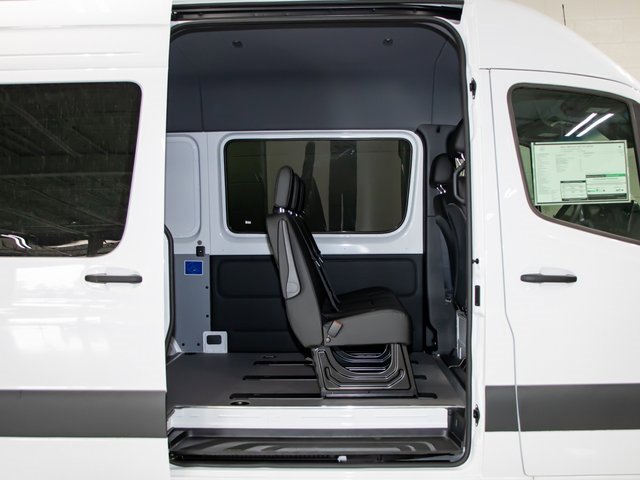 Used 2024 Mercedes-Benz Sprinter 2500 image 3