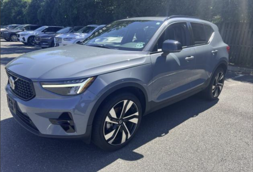 Used 2023 Volvo XC40 B5 Plus w/ Climate Package