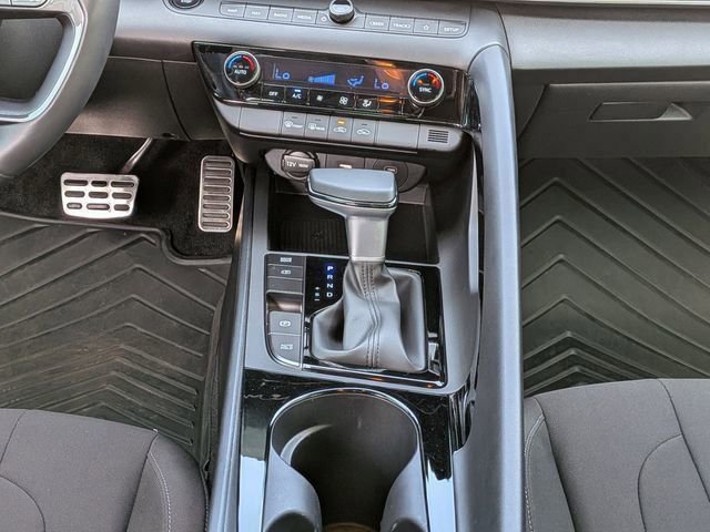 Certified 2025 Hyundai Elantra SEL FWD image 18