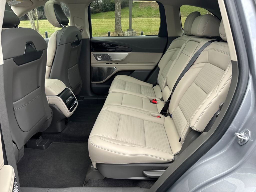 Used 2025 Lincoln Nautilus Reserve image 29