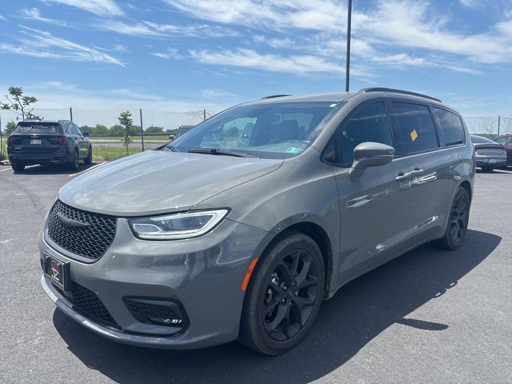 Used 2021 Chrysler Pacifica Touring-L w/ Uconnect Theater Family Group FWD image 7