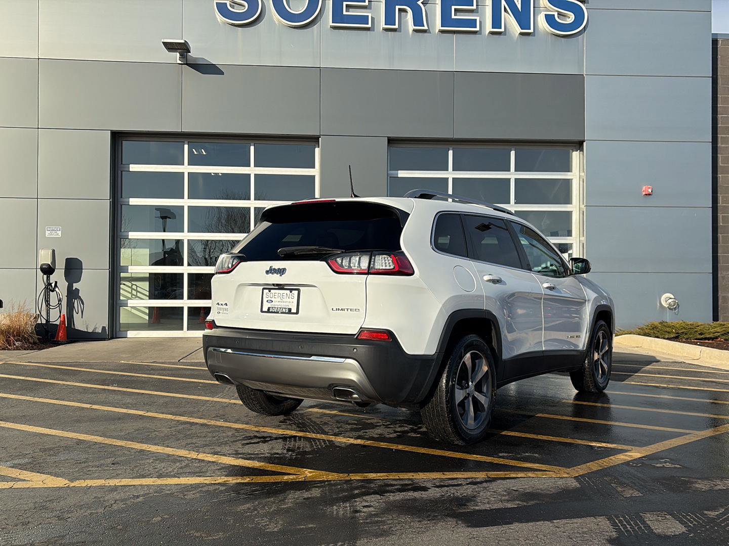 Used 2019 Jeep Cherokee Limited image 6