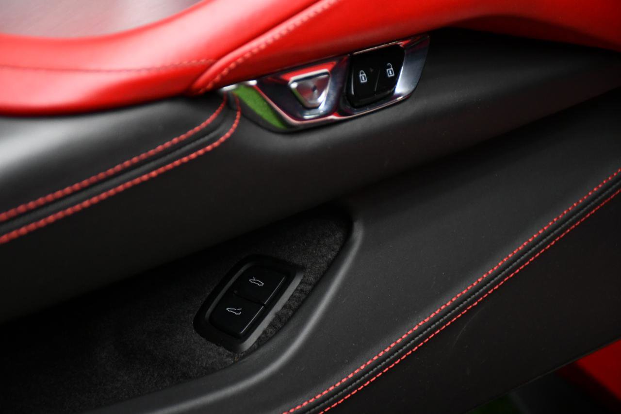 Used 2020 Chevrolet Corvette Stingray Premium Cpe w/ 3LT Preferred Equipment Group image 28