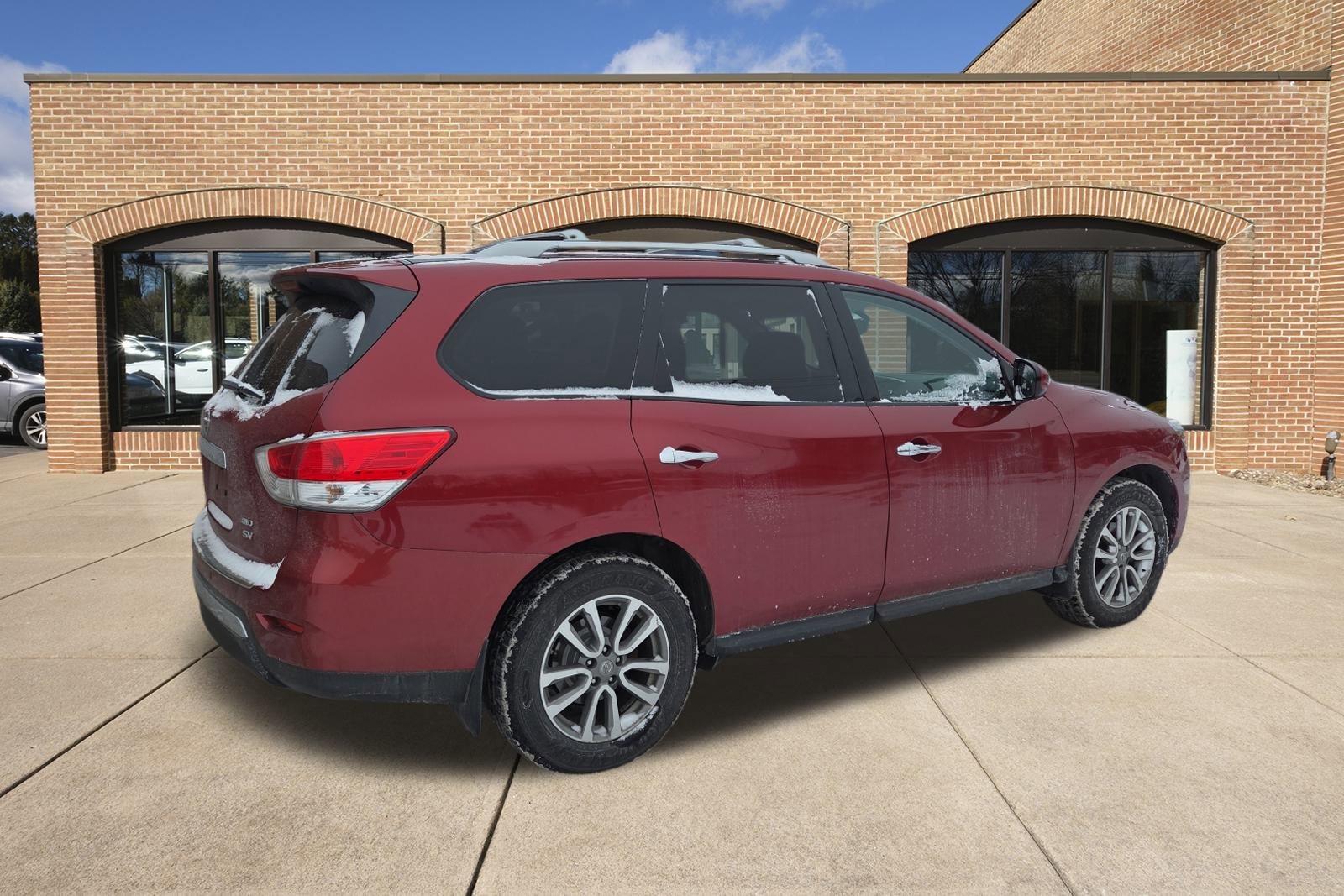 Used 2016 Nissan Pathfinder SV image 3