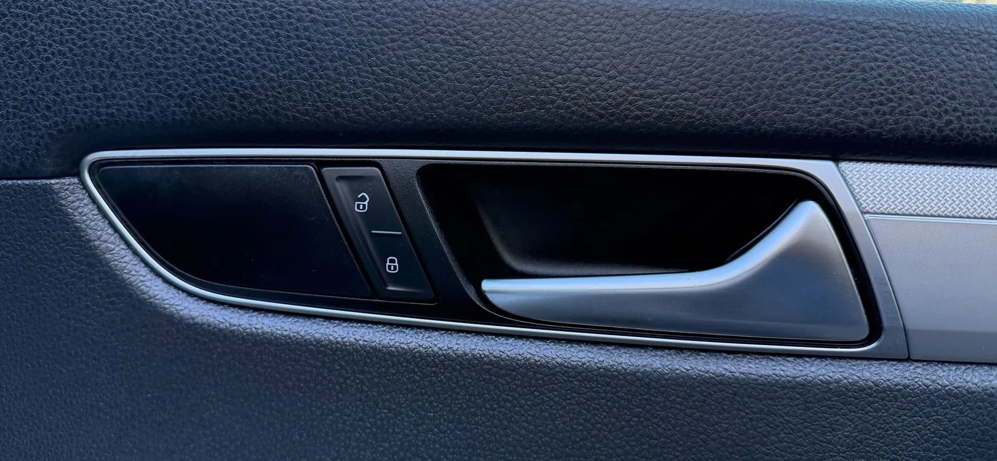 Used 2019 Volkswagen Passat 2.0T Wolfsburg w/ Wheels & Sunroof Package image 37